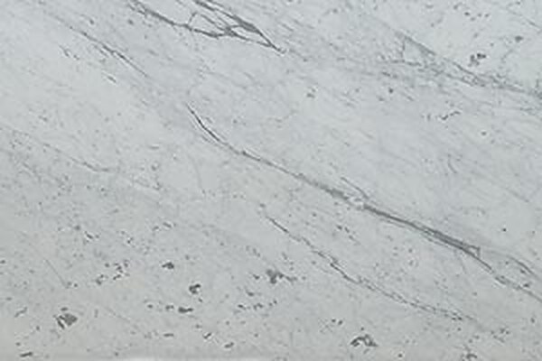 amostra de mármore Carrara claro com veios suaves